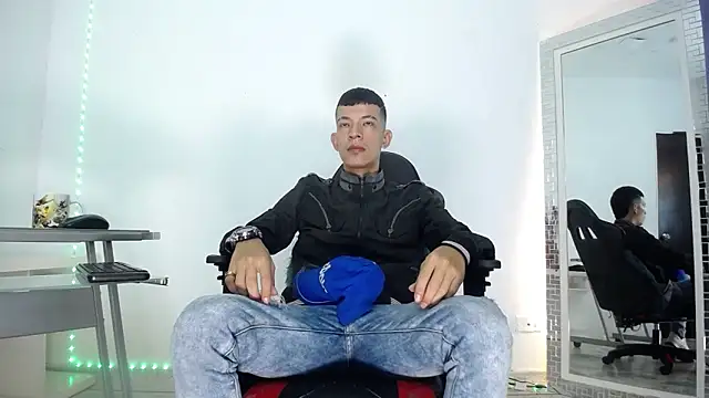 Snapshot of Favel_Gomez7 chatting on December 2024 12:19:02 PM Favel Gomez7 online show from December 2024 12:19:02 PM