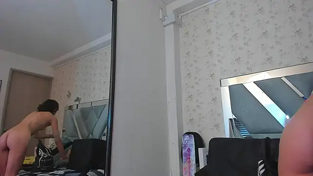 Snapshot of Queenjenn__ chatting on December 2024 01:22:01 AM Queenjenn   online show from December 2024 01:22:01 AM