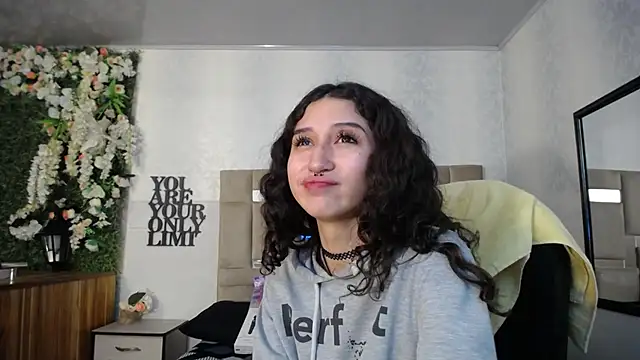 Snapshot of Queenjenn__ chatting on December 2024 01:43:02 PM Queenjenn   online show from December 2024 01:43:02 PM