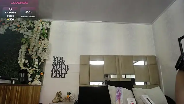 Snapshot of Queenjenn__ chatting on January 2025 03:19:01 PM Queenjenn   online show from January 2025 03:19:01 PM