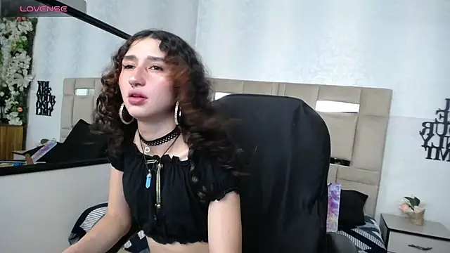 Snapshot of Queenjenn__ chatting on January 2025 08:05:02 PM Queenjenn   online show from January 2025 08:05:02 PM