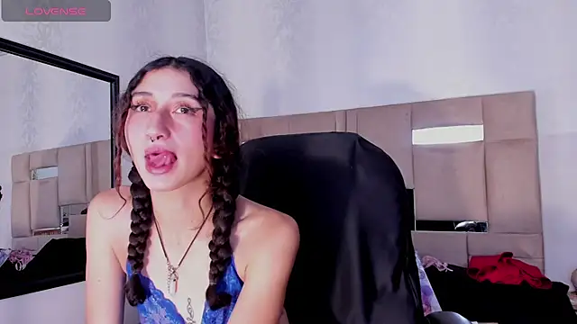 Snapshot of Queenjenn__ chatting on January 2025 05:09:01 PM Queenjenn   online show from January 2025 05:09:01 PM