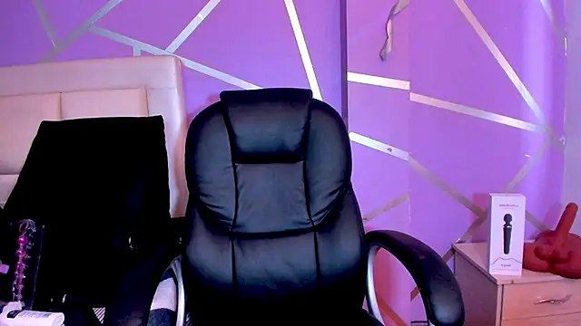 Snapshot of Queenjenn__ chatting on January 2025 05:02:02 PM Queenjenn   online show from January 2025 05:02:02 PM