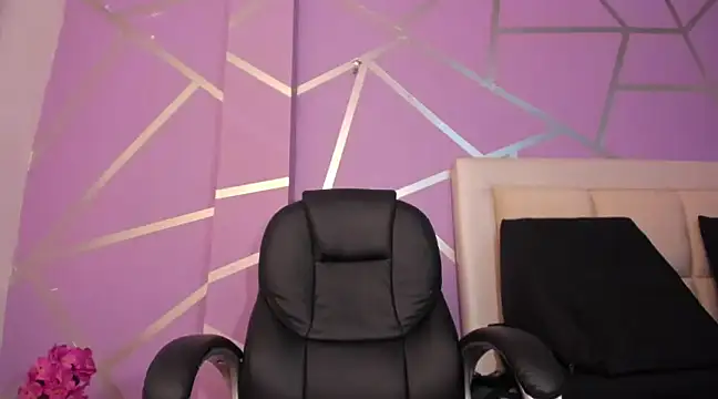 Snapshot of Queenjenn__ chatting on February 2025 07:15:01 AM Queenjenn   online show from February 2025 07:15:01 AM