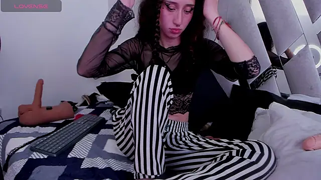 Snapshot of Queenjenn__ chatting on March 2025 09:24:01 PM Queenjenn   online show from March 2025 09:24:01 PM