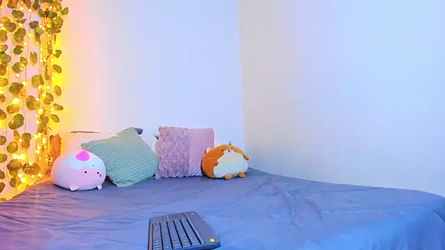 Snapshot of emillyhills chatting on February 2025 08:09:02 AM emillyhills online show from February 2025 08:09:02 AM