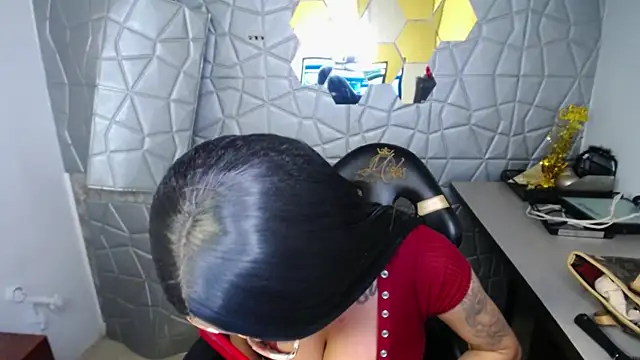 Tiffanny online show from March 2025 03:40:01 PM