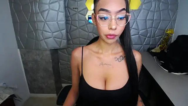 Tiffanny online show from March 2025 12:23:02 PM