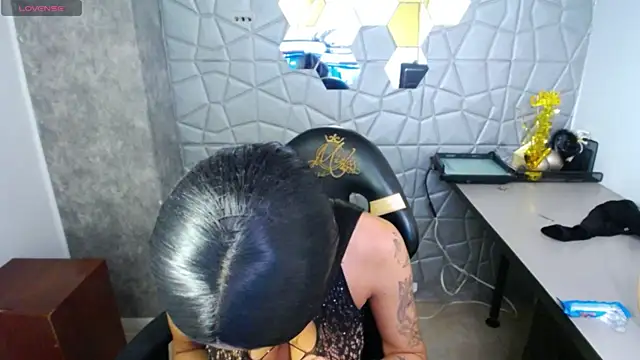 Tiffanny online show from March 2025 06:47:01 PM