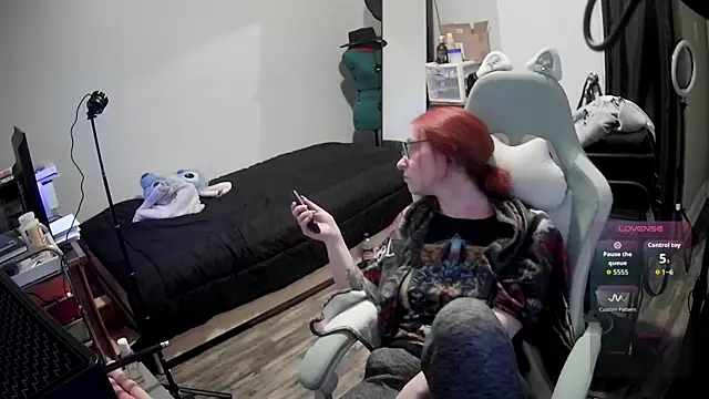 LilyFoxxx online show from March 2026 05:46:02 AM