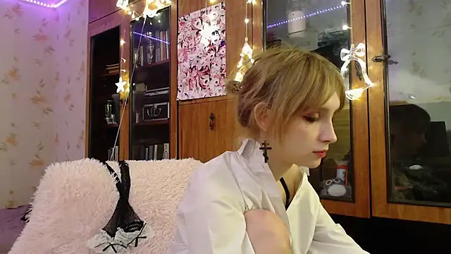 Snapshot of cloudgirrl chatting on January 2025 10:41:02 PM cloudgirrl online show from January 2025 10:41:02 PM