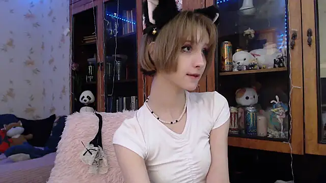 Snapshot of cloudgirrl chatting on February 2025 10:52:02 PM cloudgirrl online show from February 2025 10:52:02 PM