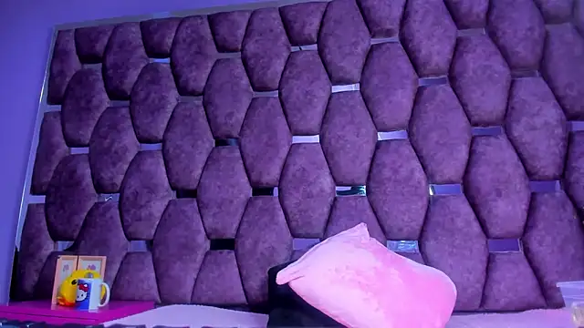 Freya Miller  online show from October 2025 03:40:02 AM