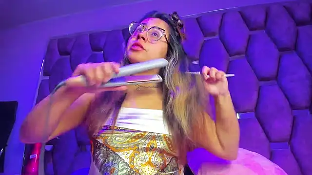 Freya Miller  online show from November 2025 03:38:01 AM