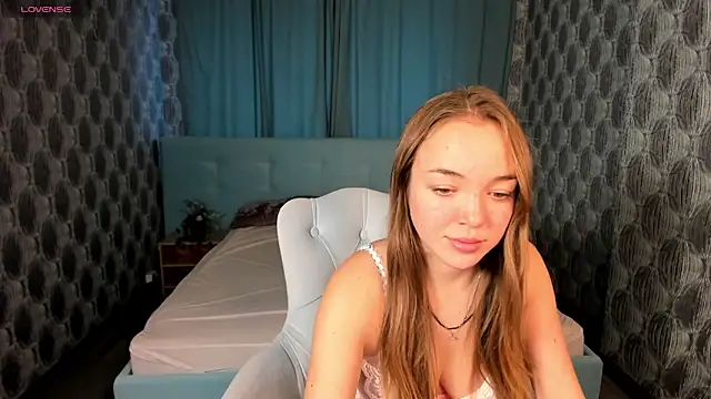Snapshot of Christy_Little chatting on December 2024 08:33:02 AM Christy Little online show from December 2024 08:33:02 AM