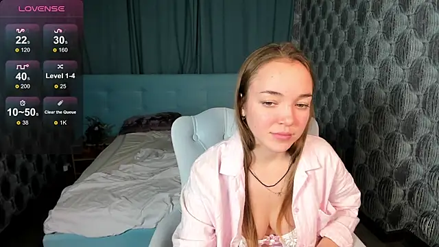 Snapshot of Christy_Little chatting on December 2024 11:38:02 AM Christy Little online show from December 2024 11:38:02 AM