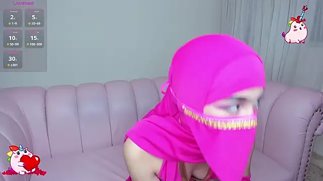 Aaliyah Salma online show from January 2025 07:28:02 PM