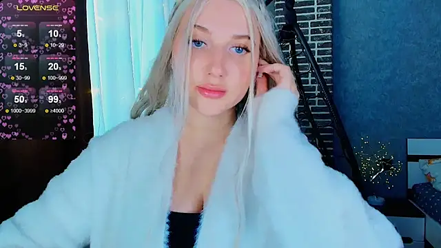 Evacadooo online show from November 2025 06:36:01 AM