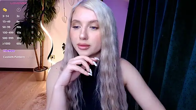 Snapshot of Evacadooo chatting on April 2026 03:52:01 AM Evacadooo online show from April 2026 03:52:01 AM