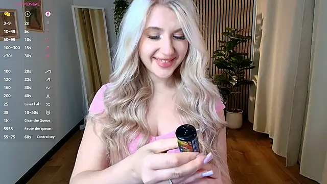 Snapshot of Evacadooo chatting on May 2026 08:34:01 AM Evacadooo online show from May 2026 08:34:01 AM