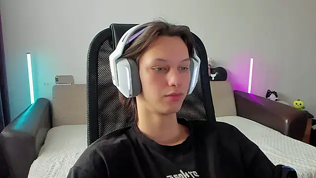 Ostin meow online show from February 2026 08:55:02 AM