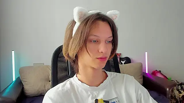 Ostin meow online show from March 2026 04:41:02 AM