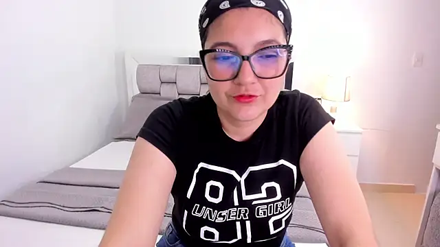 Camilaa bueno online show from April 2026 12:01:01 AM