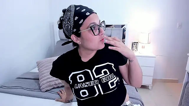 Camilaa bueno online show from April 2026 01:42:02 AM