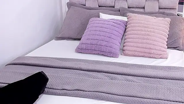 Camilaa bueno online show from April 2026 11:17:01 PM