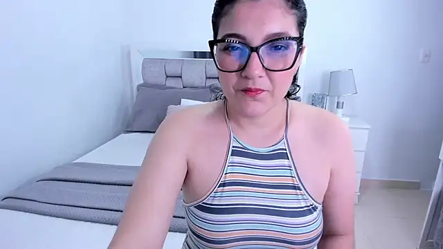 Snapshot of Camilaa_bueno chatting on April 2026 11:44:02 PM Camilaa bueno online show from April 2026 11:44:02 PM