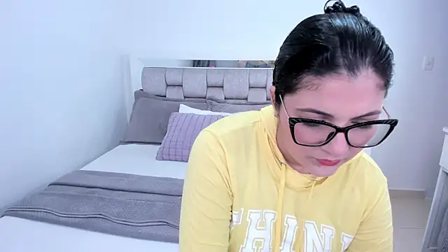 Snapshot of Camilaa_bueno chatting on May 2026 10:48:01 PM Camilaa bueno online show from May 2026 10:48:01 PM