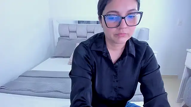 Snapshot of Camilaa_bueno chatting on May 2026 11:57:02 PM Camilaa bueno online show from May 2026 11:57:02 PM