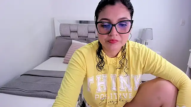 Snapshot of Camilaa_bueno chatting on May 2026 11:53:02 PM Camilaa bueno online show from May 2026 11:53:02 PM