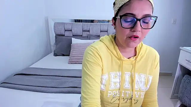 Snapshot of Camilaa_bueno chatting on May 2026 12:40:01 AM Camilaa bueno online show from May 2026 12:40:01 AM