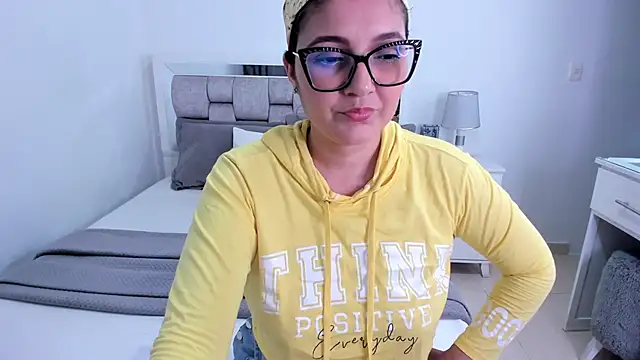 Snapshot of Camilaa_bueno chatting on May 2026 01:57:16 AM Camilaa bueno online show from May 2026 01:57:16 AM