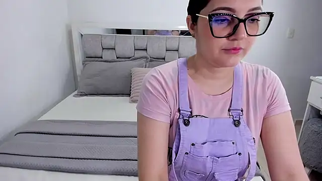 Snapshot of Camilaa_bueno chatting on July 2026 11:18:02 PM Camilaa bueno online show from July 2026 11:18:02 PM