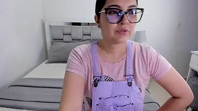 Snapshot of Camilaa_bueno chatting on July 2026 02:05:17 AM Camilaa bueno online show from July 2026 02:05:17 AM