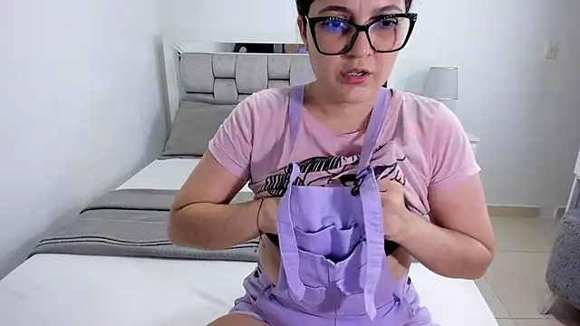 Snapshot of Camilaa_bueno chatting on July 2026 01:41:01 AM Camilaa bueno online show from July 2026 01:41:01 AM