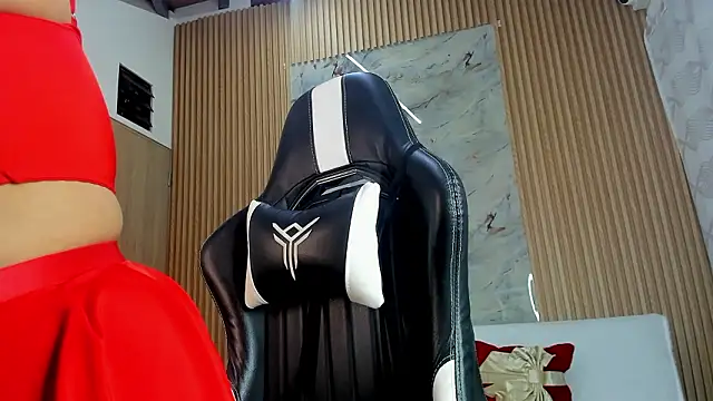 Any topless online show from January 2026 11:04:01 AM