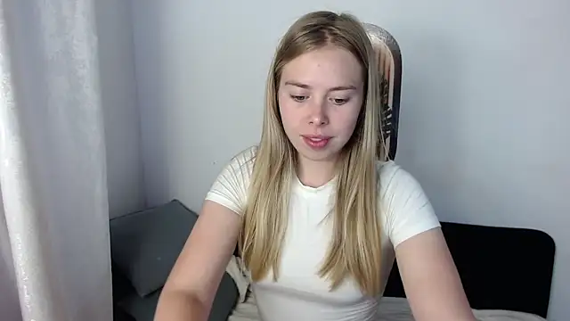 Snapshot of sofiaa_here chatting on July 2026 12:02:01 AM sofiaa here online show from July 2026 12:02:01 AM