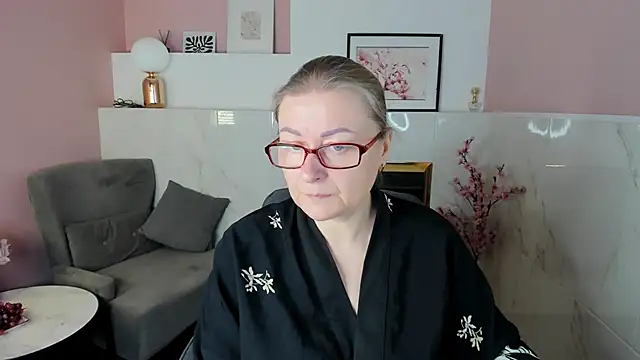 AlexandraKind online show from December 2025 01:39:01 PM