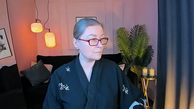 AlexandraKind online show from December 2025 01:28:02 PM