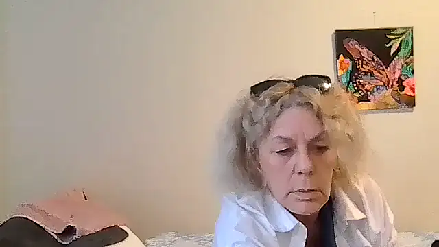 housewife shantie online show from May 2026 10:53:02 AM