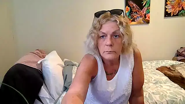 housewife shantie online show from May 2026 01:38:01 PM