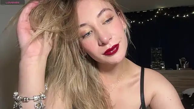 Snapshot of Gabby_cruz_ chatting on January 2025 04:15:01 AM Gabby cruz  online show from January 2025 04:15:01 AM