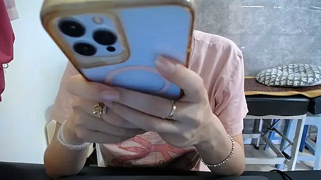 Snapshot of HotQueen chatting on June 2026 02:13:01 AM HotQueen online show from June 2026 02:13:01 AM