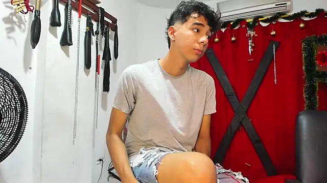 Snapshot of Harry_LatinBoy chatting on December 2024 07:43:02 PM Harry LatinBoy online show from December 2024 07:43:02 PM