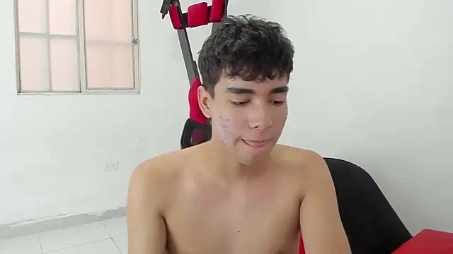 Snapshot of Harry_LatinBoy chatting on March 2025 10:31:02 PM Harry LatinBoy online show from March 2025 10:31:02 PM