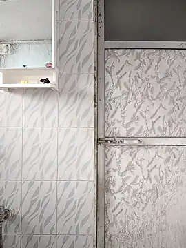 surabhi09 online show from October 2025 03:06:02 AM