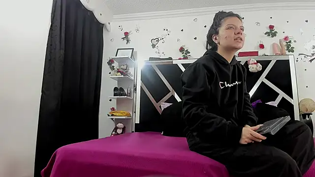 Snapshot of thedream_girls chatting on October 2025 12:07:02 PM thedream girls online show from October 2025 12:07:02 PM
